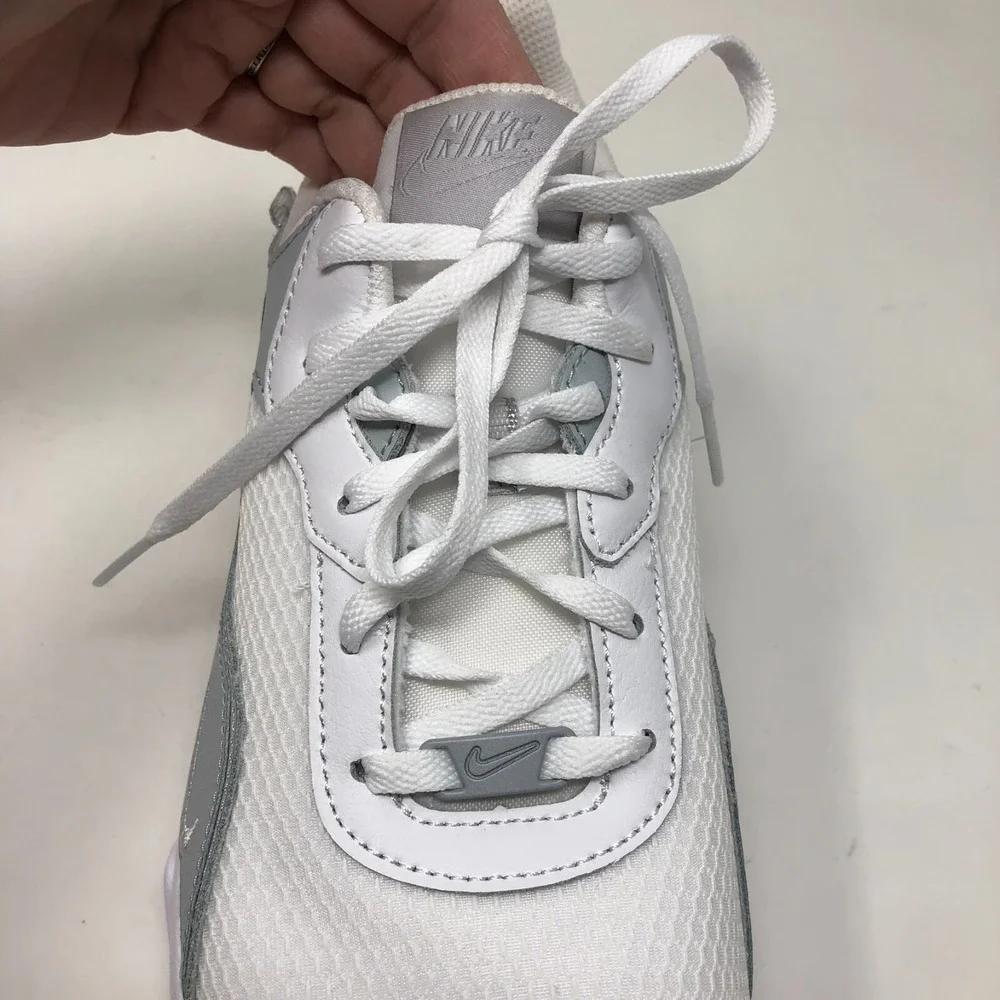 Nike Ryz 365 2 Sneaker White Metallic Platinum‎ Womens 9.5 Activewear Running